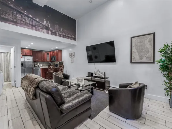 698 Lexington Avenue image 28 of 36