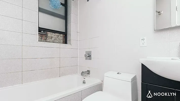 Rented by PREMIUM US INC | media 27