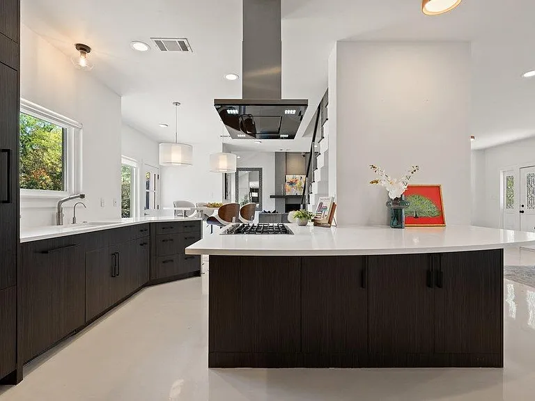 10408 Loring Dr — Photo 17