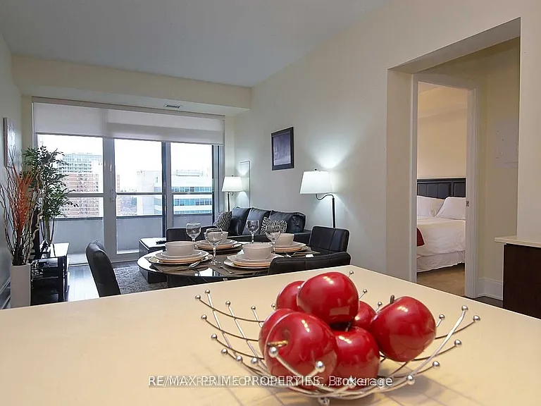 70 Roehampton Ave #1319 — Photo 7