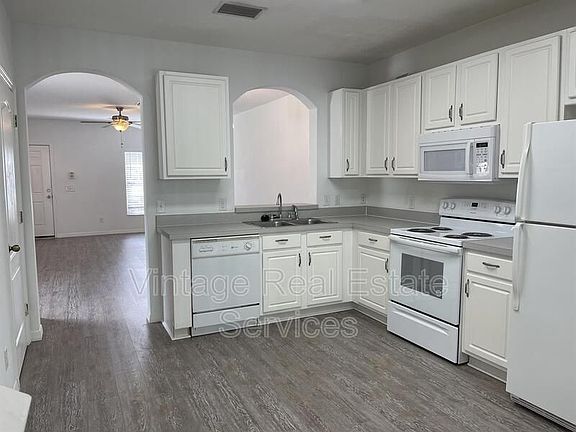 5th image of 15712 Fishhawk Falls Dr