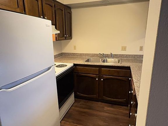 3rd image of 1042-1044 Woodrow Ln
