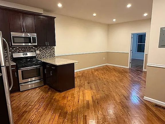 3rd image of 499 Linwood St #1