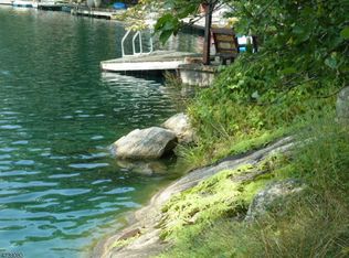 102 Lindys Dr, West Milford, NJ