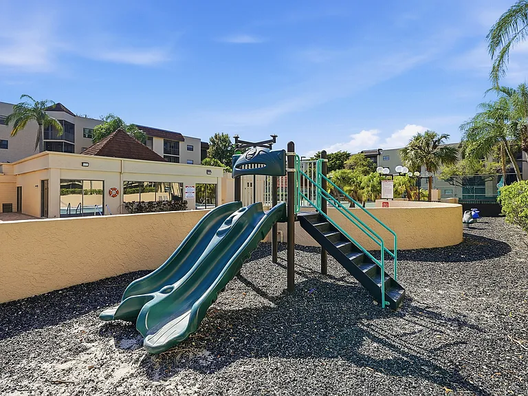 10401 W Broward Blvd #401 — Photo 35
