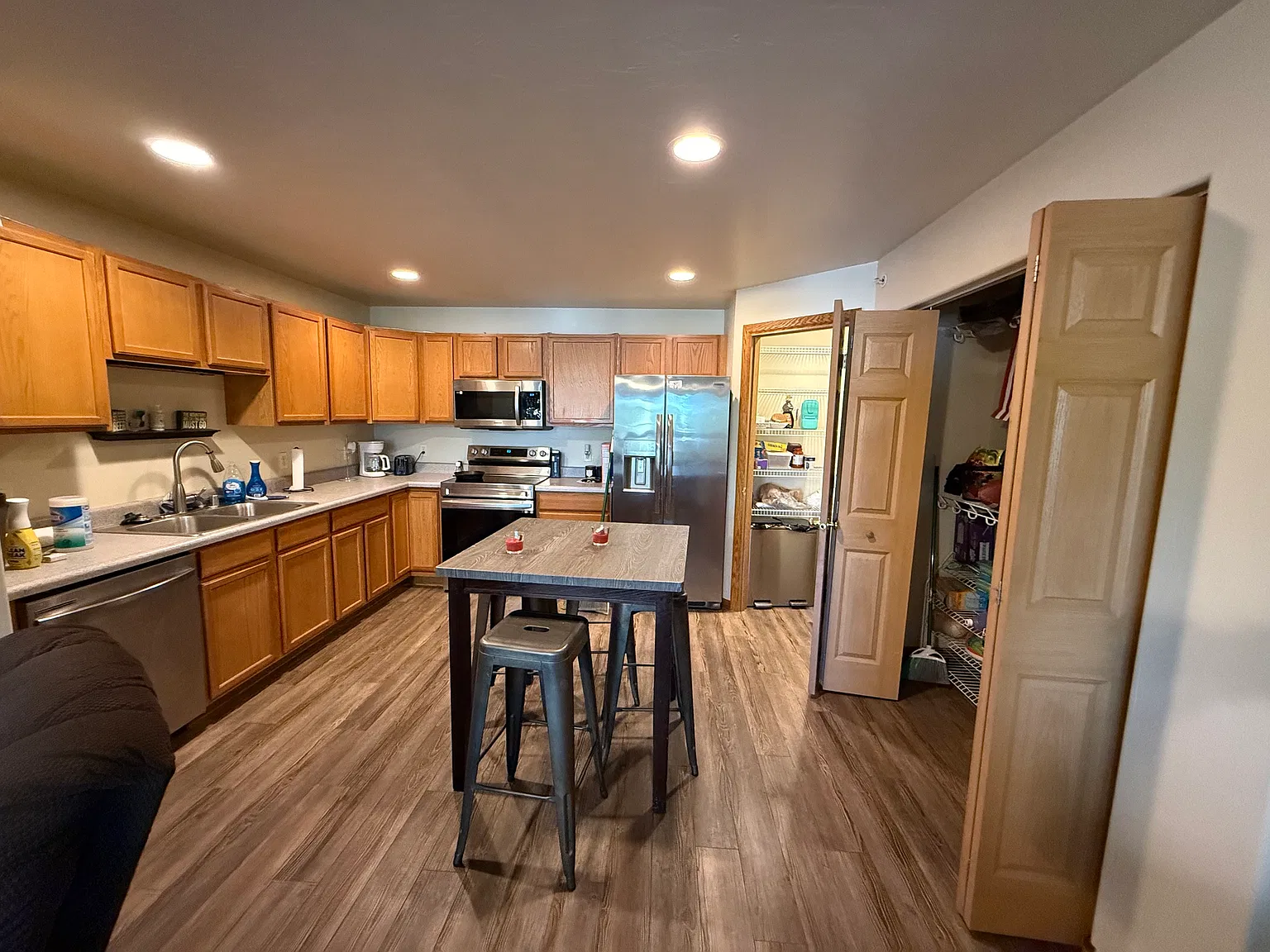 3 bed, 1100 sqft, $2,100 — Photo 3