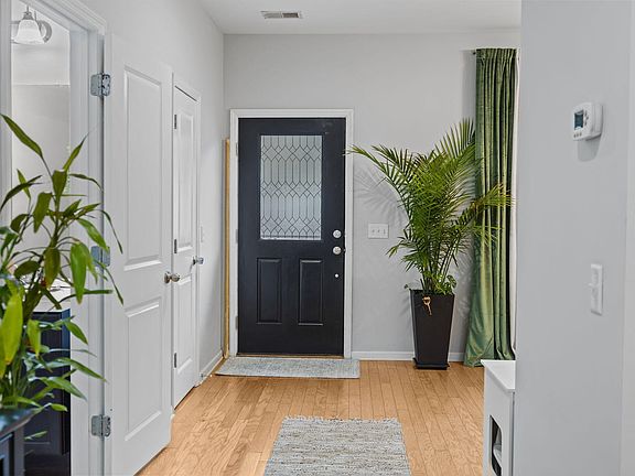 3rd image of 9057 Parlor Dr