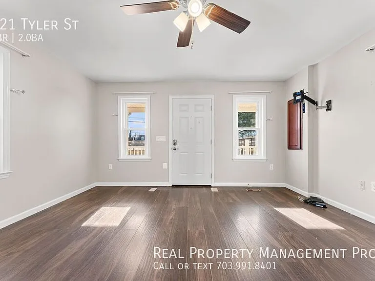 321 Tyler St — Photo 4