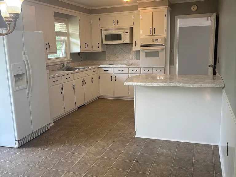 308 Bellevue Ave — Photo 3