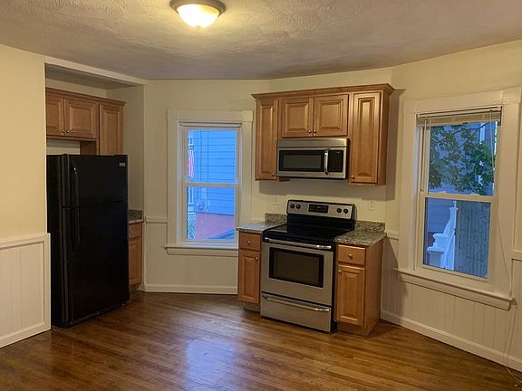 4th image of 138 Lake View Ave #1