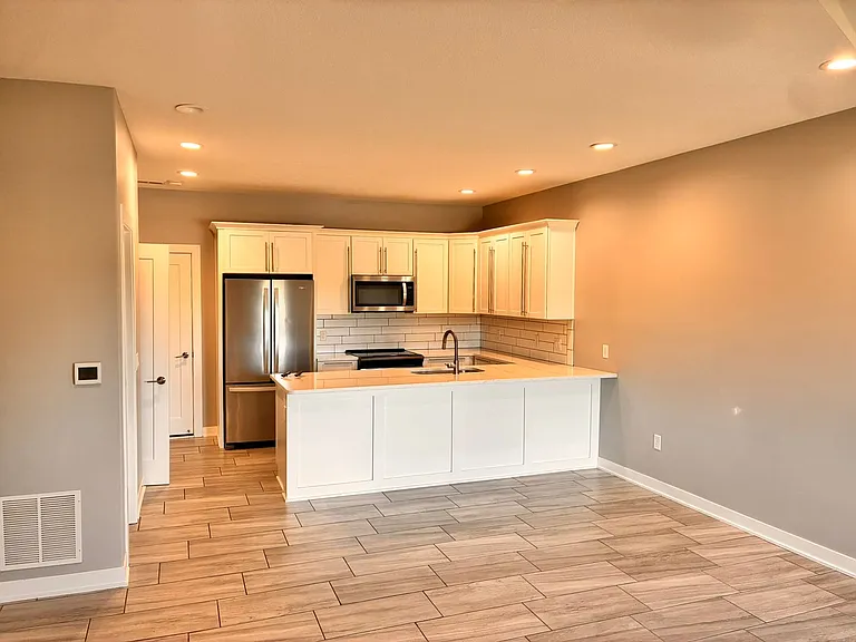 2324 SE Parkview Crossing Dr — Photo 1