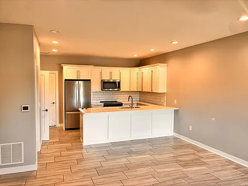 2324 SE Parkview Crossing Dr Photo 1