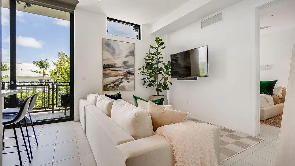 1 bed, 2.0 bath, 975 sqft, $6,500 — Photo 4