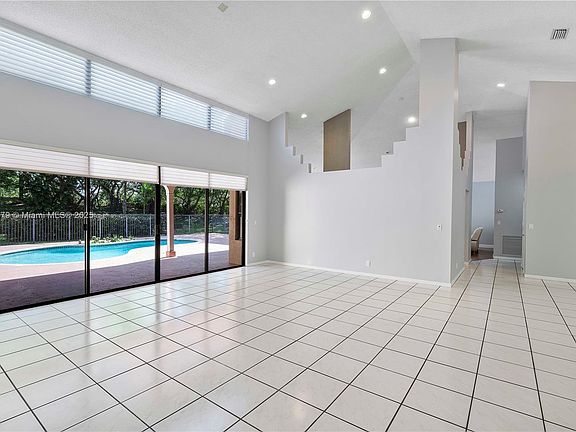 5th image of 1246 Jasmine Cir