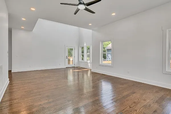 3715 Fairview Dr — Photo 4