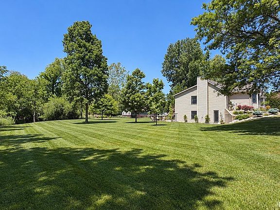3rd image of 603 Redbud Ln