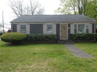 2 Edendale Dr, Lincoln, RI 02865