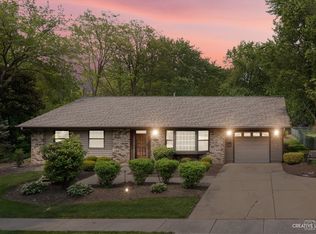733 Cambridge Dr, Schaumburg, IL 60193
