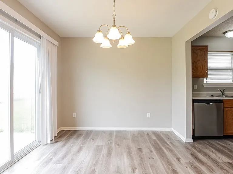 4261 Village Bend Dr — Photo 6