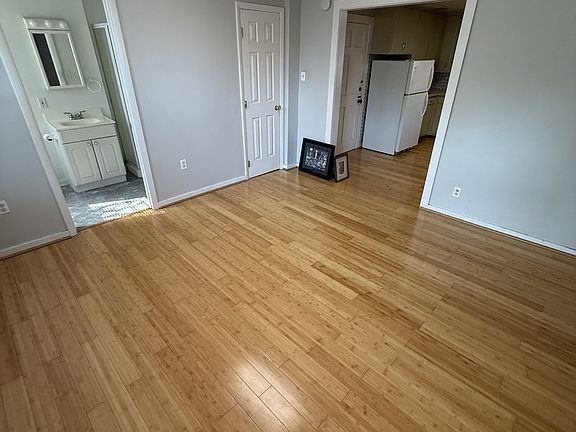 4th image of 624 N Lime St #2
