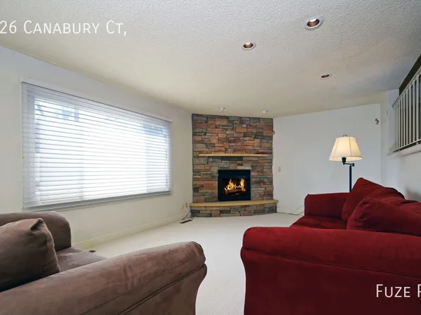 126 Canabury Ct, Little Canada, MN 55117