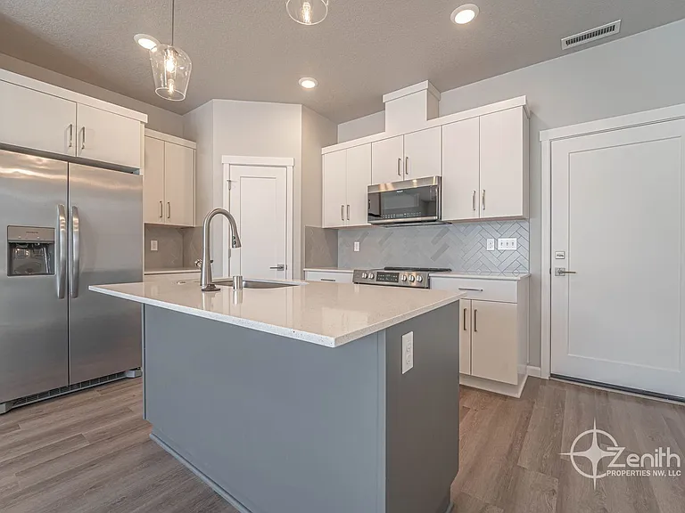 16334 NE 20th St — Photo 9