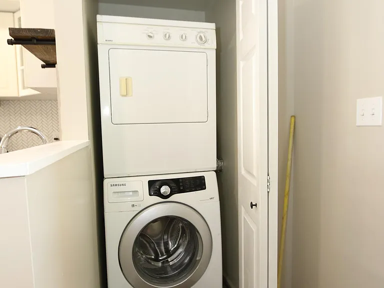 5845 Nina Pl #2E — Photo 3