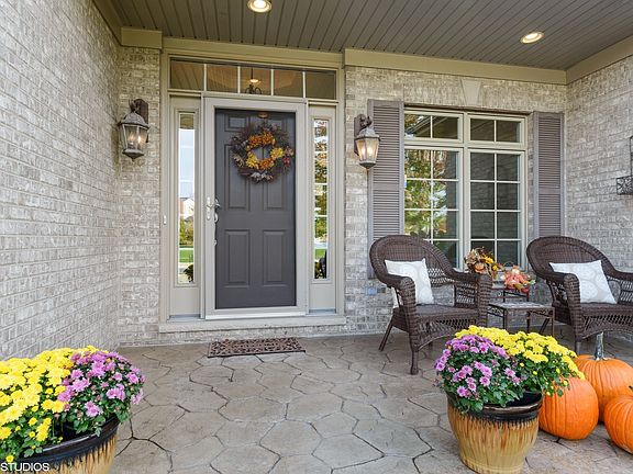 4th image of 590 Viking Dr