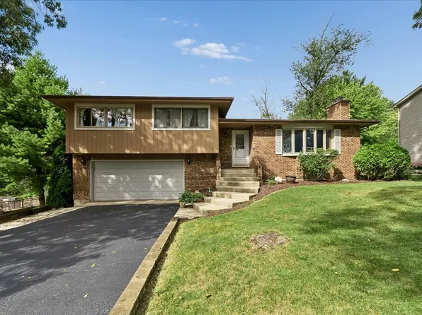 16 Woody Way, Oakwood Hills, IL 60013