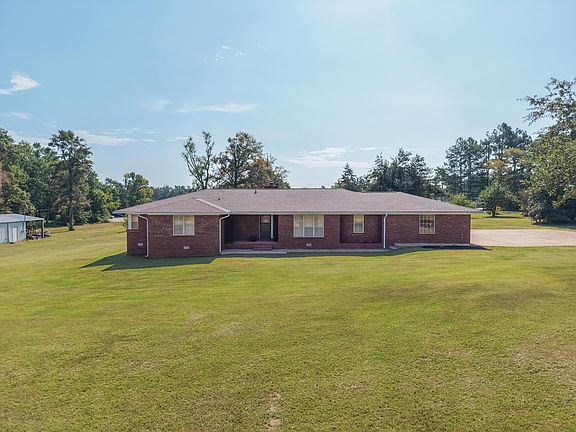 2nd image of 1003 Oaks Country Club Rd