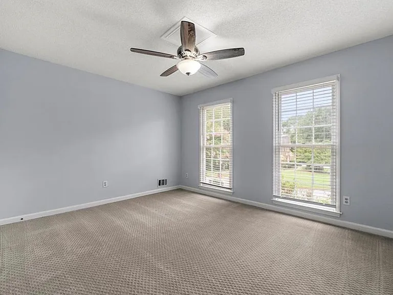 125 Sandridge Ct — Photo 7
