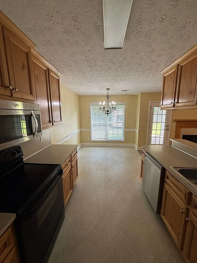 3BR/2BA Home with Great Room, Fireplace & Private Yard — Photo 3