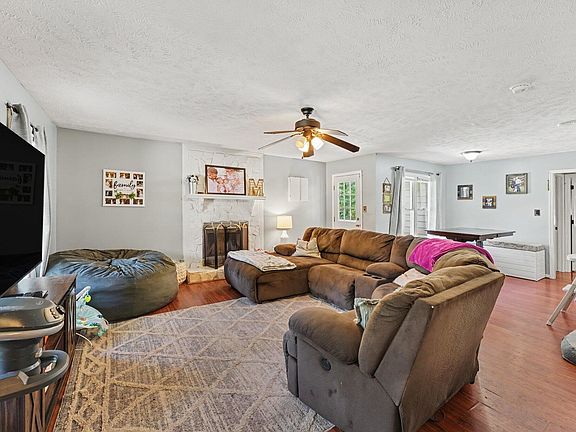 2nd image of 210 Sprucepine Dr