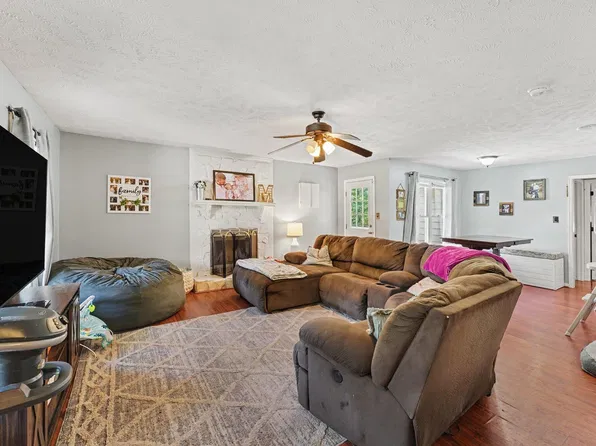 210 Sprucepine Dr, Raeford, NC 28376