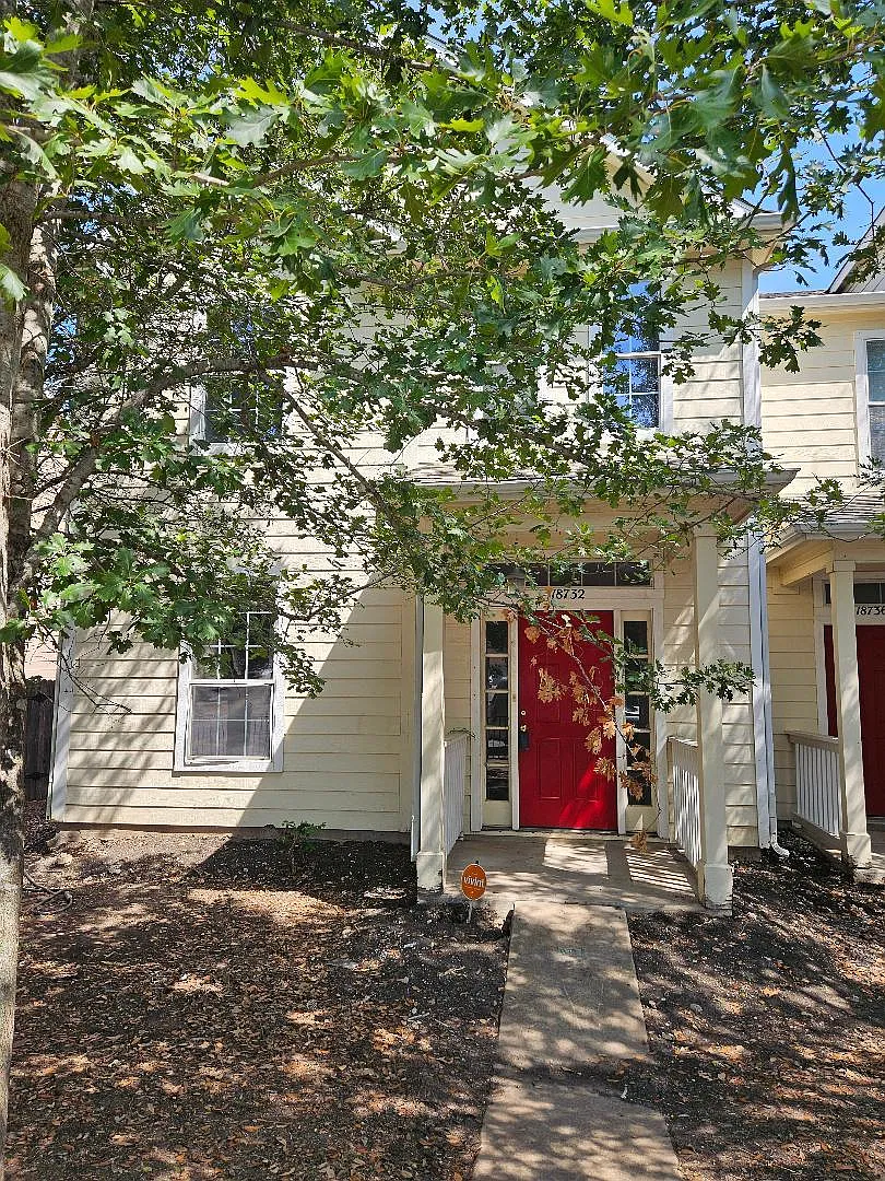 3 bed, 2.5 bath, 1540 sqft, $1,660 — Photo 1