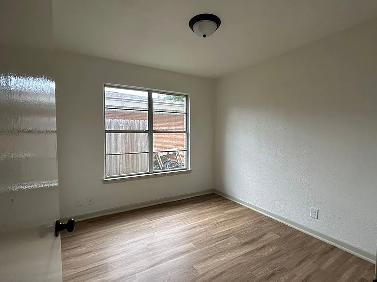 129 N Janin Cir — Photo 6
