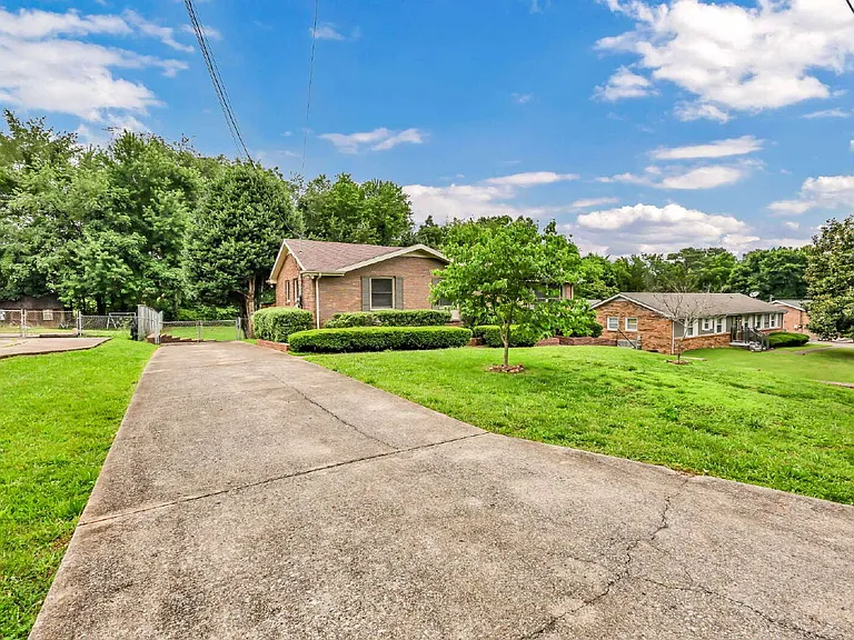 409 Christopher Dr — Photo 35