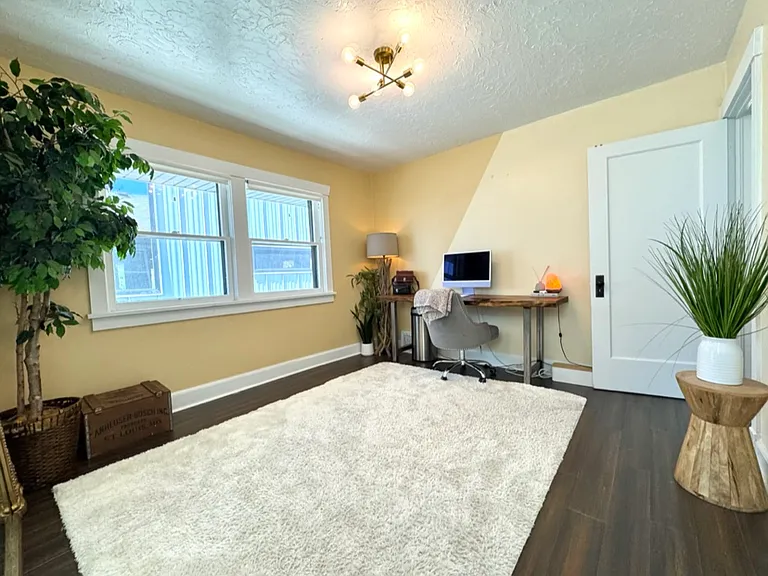 1010 E Elm Ave — Photo 14