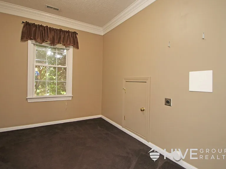 155 Chelsea Cir — Photo 28