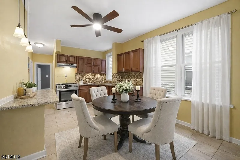 4 bed, 1.0 bath, 800 sqft, $2,850 — Photo 4
