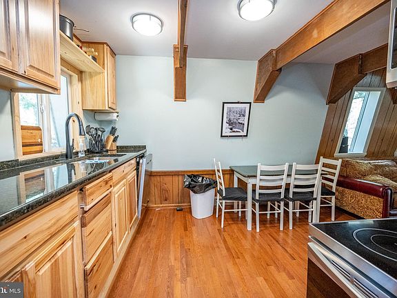 5th image of 1322 Black Oak Dr
