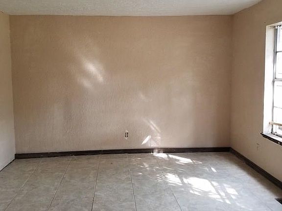 5th image of 1501 N McMillan Ave
