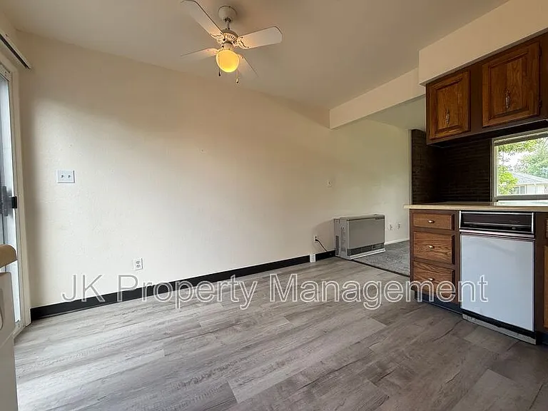 919 1st Ave SW #4 — Photo 8