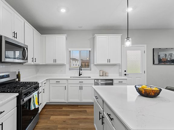 4th image of 64 Brewster Dr