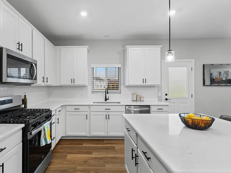 64 Brewster Dr — Photo 4