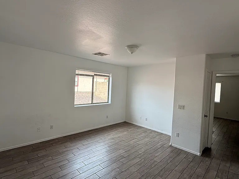 1326 Taft Ave — Photo 10