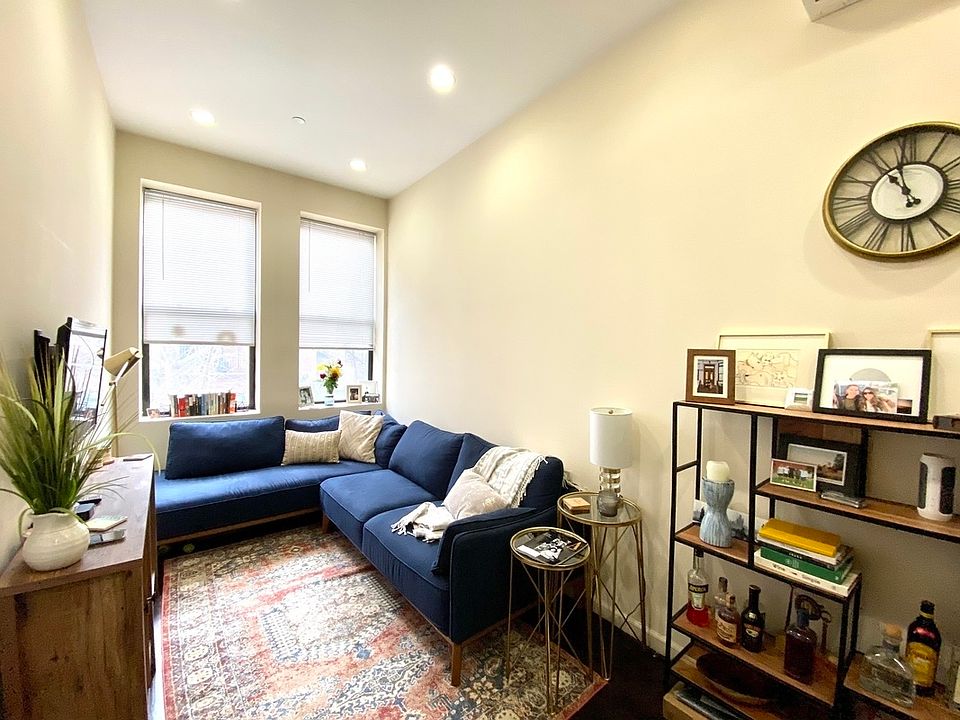 1st image of 38 W 83rd St #2