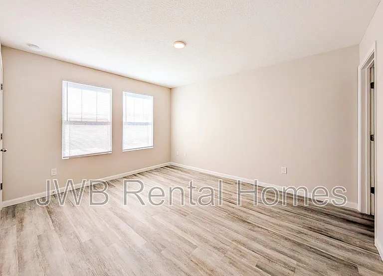 6055 Carolines Ct — Photo 7