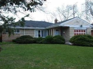 6840 N Kilbourn Ave, Lincolnwood, IL 60712