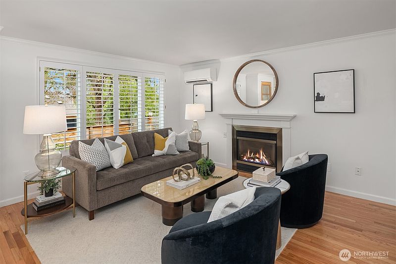 3rd image of 607 23rd Avenue E